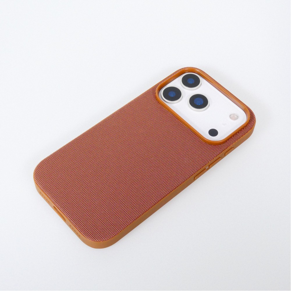 iPhone 17 Pro Max Case Hülle - MagSafe-kompatibles Premium-Technikgewebe mit eleganter Schutzhülle - Braun