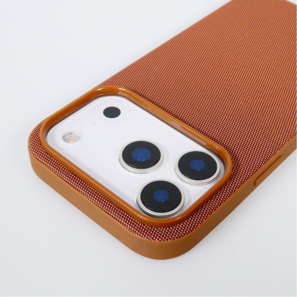 iPhone 17 Pro Max Case Hülle - MagSafe-kompatibles Premium-Technikgewebe mit eleganter Schutzhülle - Braun