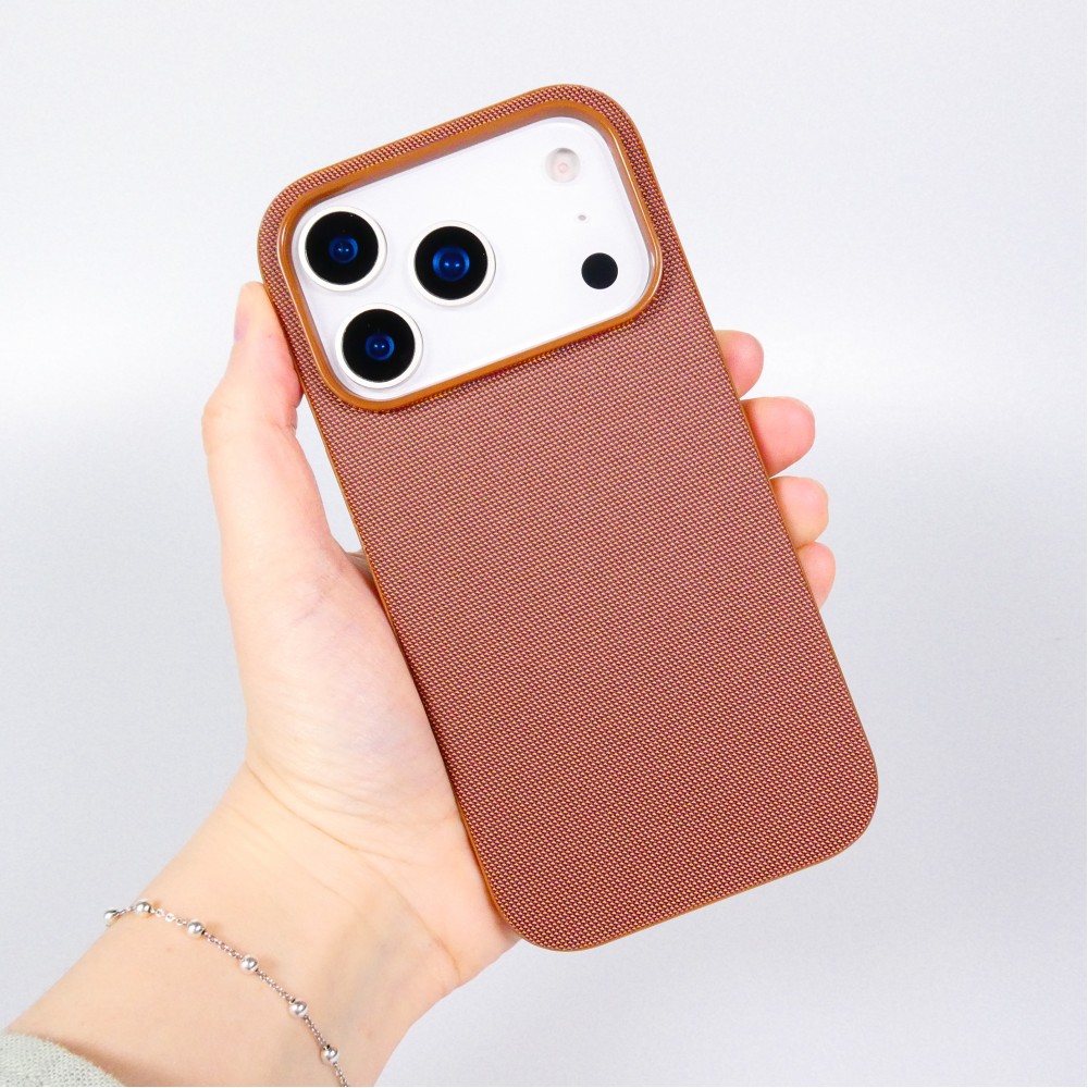 iPhone 17 Pro Max Case Hülle - MagSafe-kompatibles Premium-Technikgewebe mit eleganter Schutzhülle - Braun