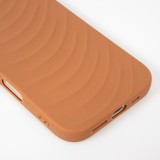 Coque iPhone 17 - Relief ondulé en silicone souple style original et minimaliste - Terracotta