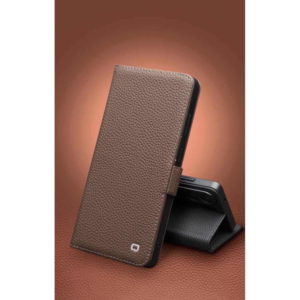 Coque Samsung Galaxy S26 Ultra - Flip Qialino Full grain Wallet cuir véritable mat avec fermeture magnétique - Brun