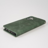 Etui cuir iPhone 17 - Flip Wallet vintage avec fermeture aimantée et compartiment cartes - Vert foncé