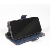 Etui cuir iPhone 17 Pro Max - Flip Wallet en cuir véritable avec stripe design et compartiment à cartes - Bleu