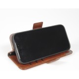 Etui cuir iPhone 17 Pro - Flip Wallet en cuir véritable avec stripe design et compartiment à cartes - Brun foncé