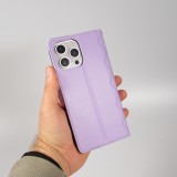 Fourre iPhone 16 Pro Max - Flip matelass&eacute; &eacute;l&eacute;gant avec fermeture magn&eacute;tique et lani&egrave;re et emplacements pour cartes - Violet clair