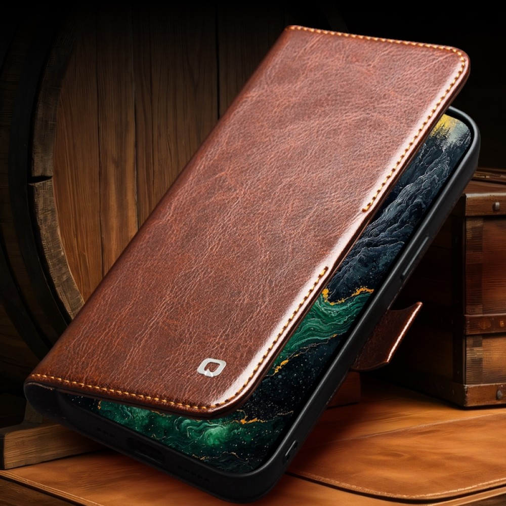 Fourre iPhone 16e - Flip Qialino cuir véritable avec fermeture magnétique - Noir