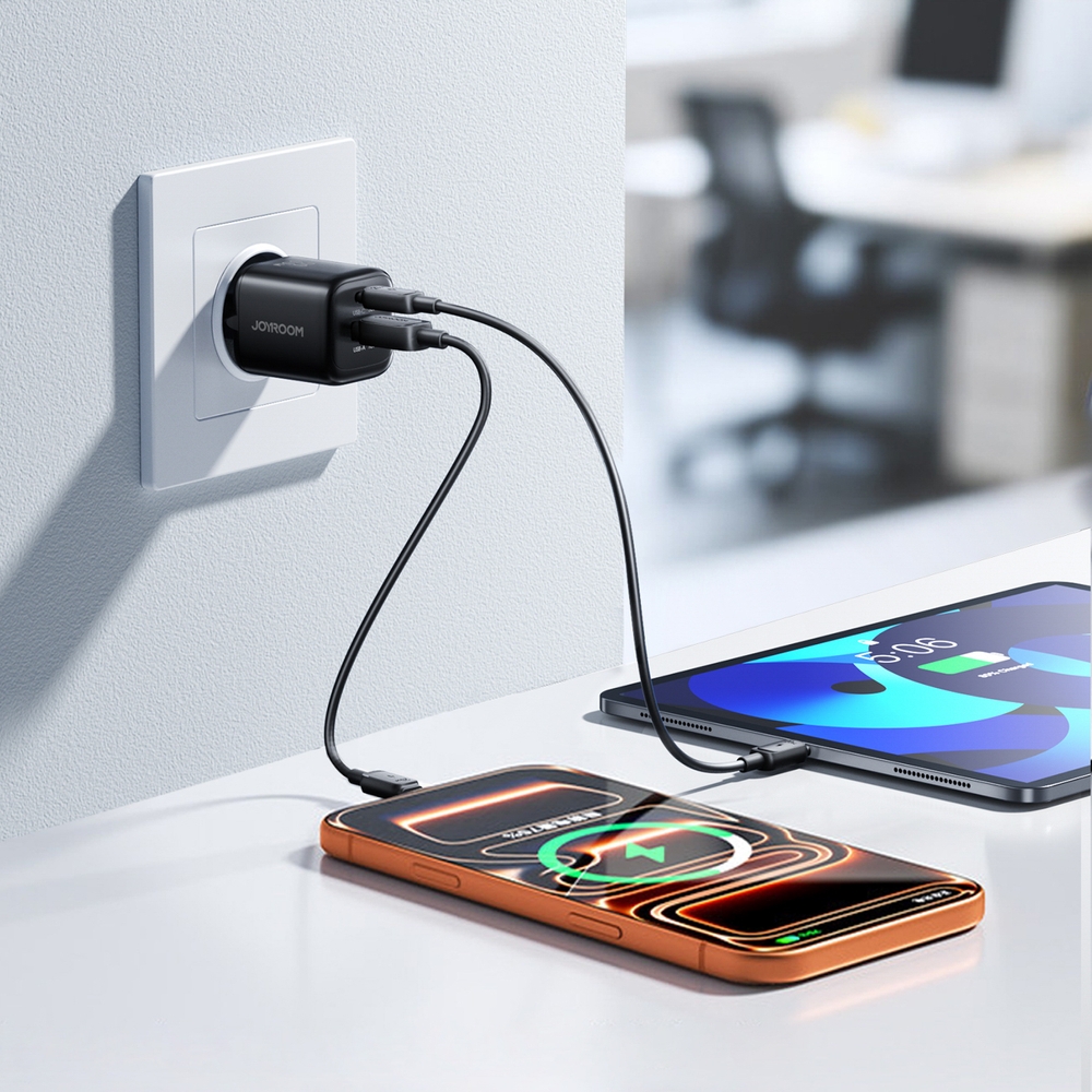 Joyroom JR-TG7 33W USB-A + USB-C chargeur mural avec c&acirc;ble Lightning 30W 1m - Noir