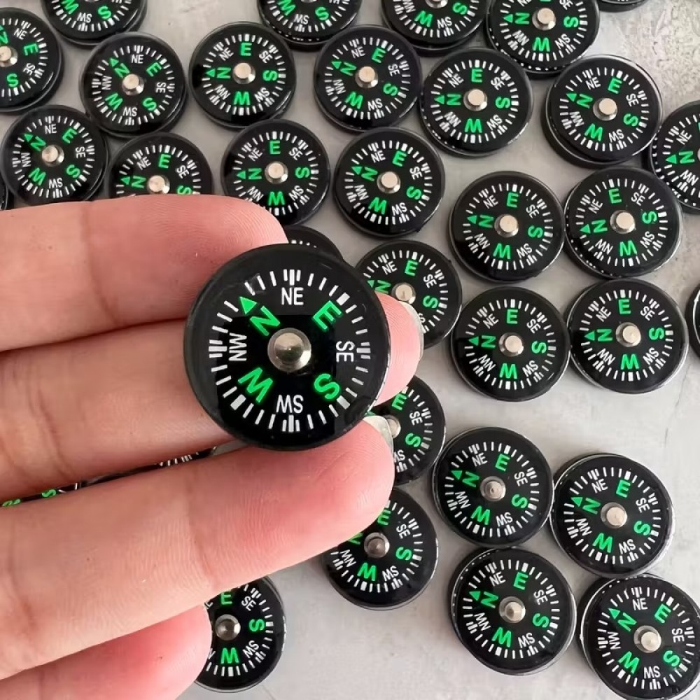 Mini boussole de poche portable &agrave; huile l&eacute;g&egrave;re pr&eacute;cise et id&eacute;ale pour activit&eacute;s en plein air - Noir