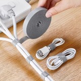 Rouleau de bande velcro adh&eacute;sive pour c&acirc;bles solution de rangement et organisation des fils &eacute;lectriques - Blanc